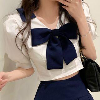 Short-sleeve V-neck Bow Cropped Top