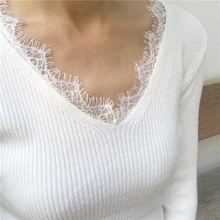 Lace Hem V-neck Knit Top