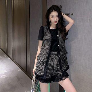 Plaid Shorts / Plain Short-sleeve T-shirt / Plaid Vest