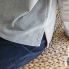 Buttoned-hem Contrast-trim T-shirt