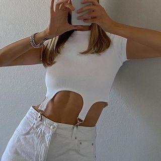 Short-sleeve Asymmetrical Hook Accent Cropped T-shirt