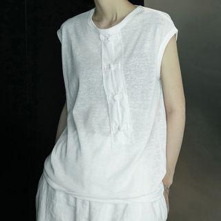 Frog-button Sleeveless T-shirt