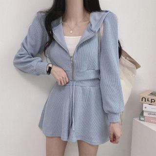 Long-sleeve Zipped Hooded Cropped Jacket + High-waist Drawstring Shorts