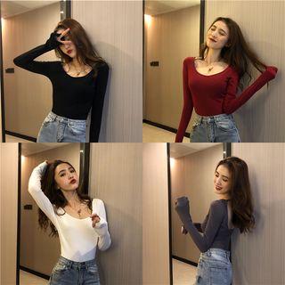 Scoop-neck Open-back Long-sleeve T-shirt
