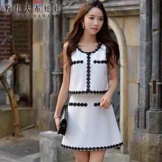 Sleeveless Paneled Cropped Top