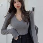 Long-sleeve Chain V Neck Top