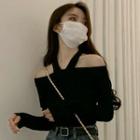 Off-shoulder Halter-neck Plain Top Black - One Size