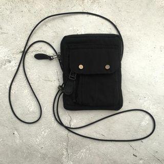 Lightweight Crossbody Mobile Pouch