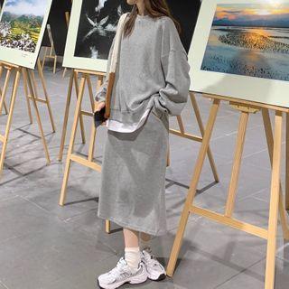 Set: Paneled Sweatshirt + Midi Fitted Skirt