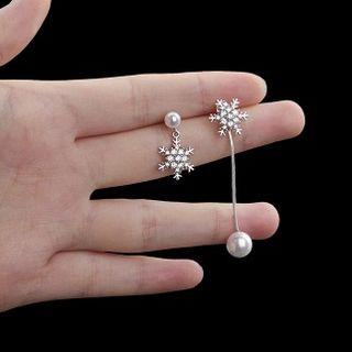 Snowflake Non-matching Drop Earring