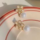 Faux Pearl Flower Ear Stud A4-2-6 - 1 Pair - Gold & White - One Size