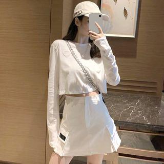 Loose-fit Crop T-shirt / Cargo A-line Skirt