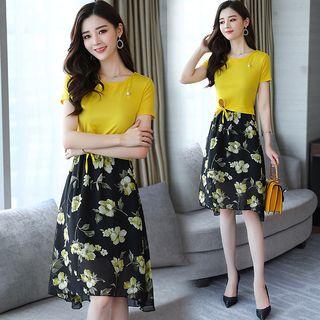 Set: Plain Short-sleeve T-shirt + Floral Print A-line Skirt