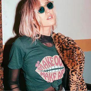 Sports Short-sleeve Lip T-shirt