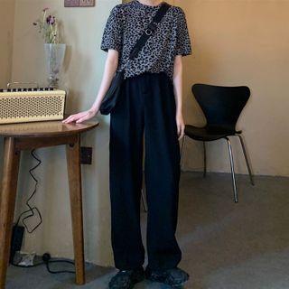 Short-sleeve Leopard Print T-shirt / Straight-fit Pants