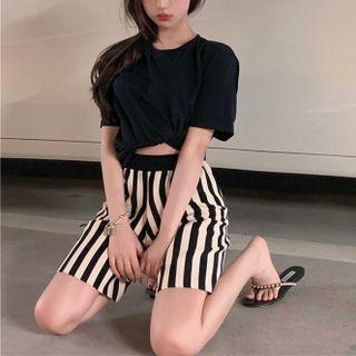 Elbow-sleeve Top / Striped Shorts