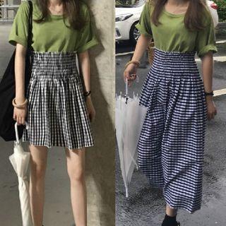 Short-sleeve T-shirt / Check A-line Skirt / Midi Skirt