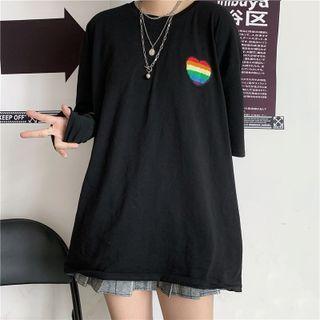 Short-sleeve Rainbow Heart Embroidered T-shirt
