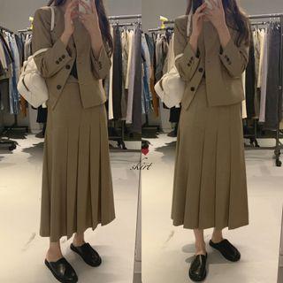 Single-breasted Blazer / Midi Pleated Skirt