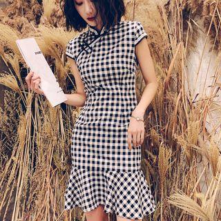 Check Short-sleeve Qipao