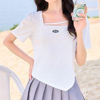 Short-sleeve Square-neck Logo T-shirt