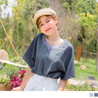 Frilled Neckline Short-sleeve Top
