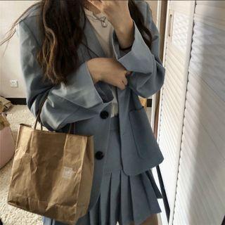 Loose-fit Blazer / Plain Pleated Skirt