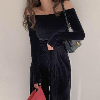 Off-shoulder Velvet Crop Top
