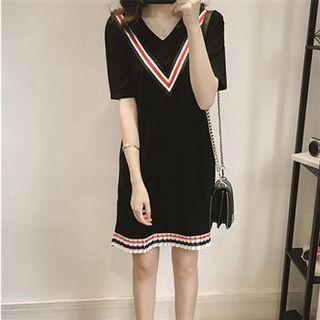 Short-sleeve V-neck Contrast-stripe Dress