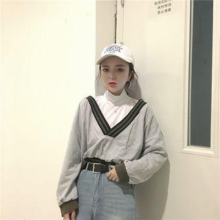 Set: Mock-neck Long-sleeve Top + V-neck Long-sleeve Sweatshirt