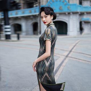 Short-sleeve Striped Qipao Dress