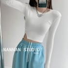 Slit-hem Skinny Crop T-shirt