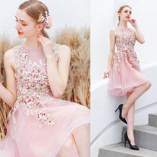 Sleeveless Floral Embroidered Short Prom Dress