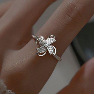 Rhinestone Flower Ring Silver - One Size