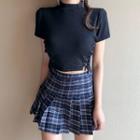 Short-sleeve Cropped Knit Top / Palid Pleated Mini Skirt