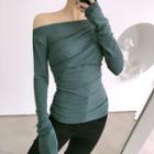 Long-sleeve Off Shoulder Crinkled T-shirt