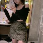 Cold-shoulder Cropped T-shirt / Leopard Print A-line Skirt