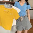 Short-sleeve V-neck Plain Cropped T-shirt