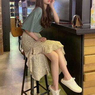 Set: Elbow-sleeve T-shirt + Floral Print Midi A-line Skirt