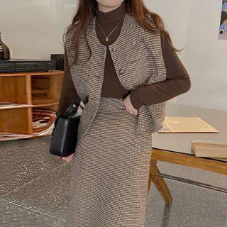 Mock-neck Long-sleeve T-shirt / Plaid Button-up Vest / Midi A-line Skirt / Set