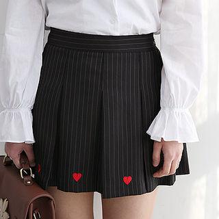 Heart-embroidered Stripe Mini Pleat Skirt