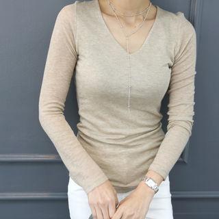 Slim-fit V-neck Top
