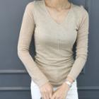 Slim-fit V-neck Top