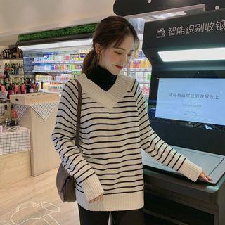 Striped V-neck Sweater White - One Size