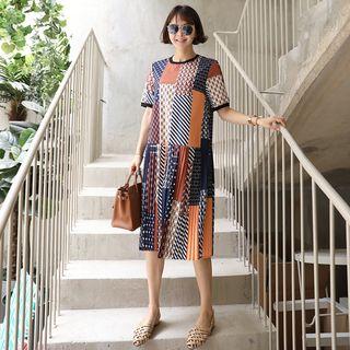 Round-neck Pleated-hem Pattern Dress