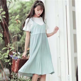 Set: Short-sleeve T-shirt + Pleated Strappy Dress