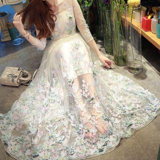 Butterfly Embroidered 3/4-sleeve Evening Dress