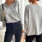 Graphic V-neck Long Sleeve Sweater