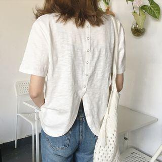 Button-back Short-sleeve T-shirt