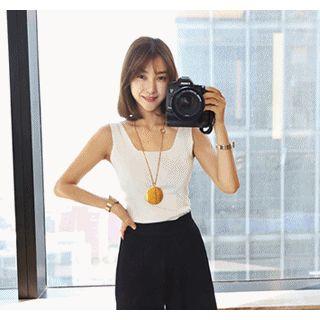 Square-neck Sleeveless Knit Top